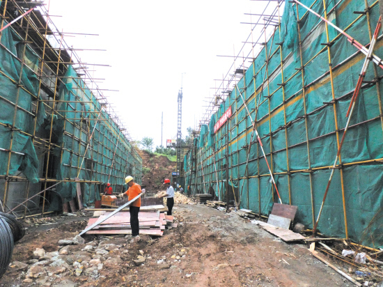 正在建設(shè)中的倉儲中心。吳瓊敏 攝.jpg